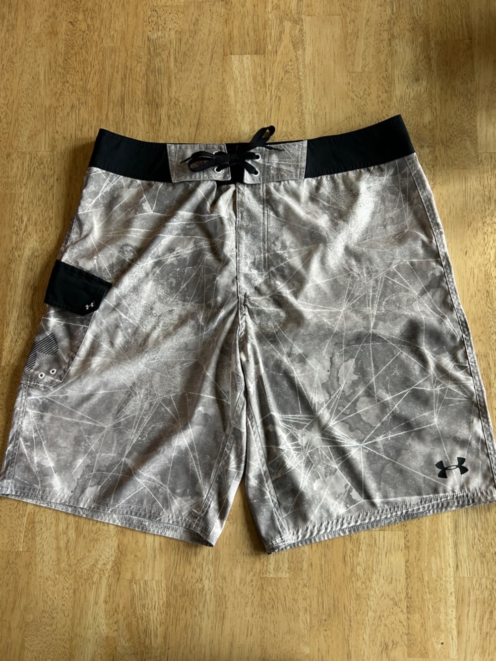 Under Armour Men's Gray Abstract Print Swim Shorts with Black Waistband